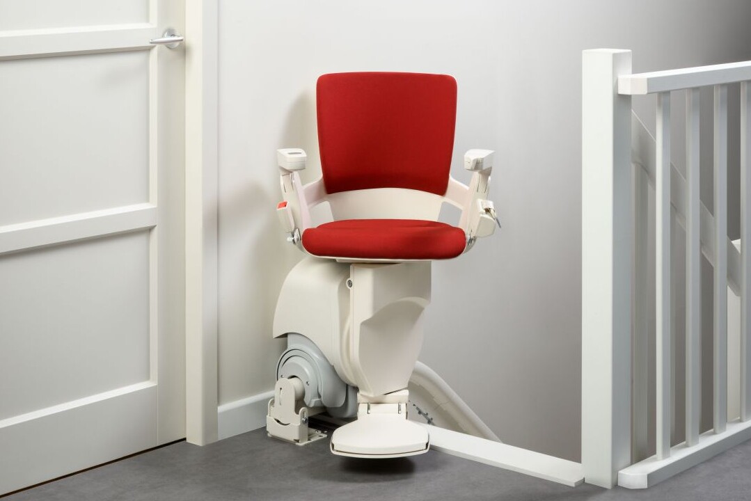 Beispielbild des Sitzlift-Modells Vario nach Einbau an einer Treppe